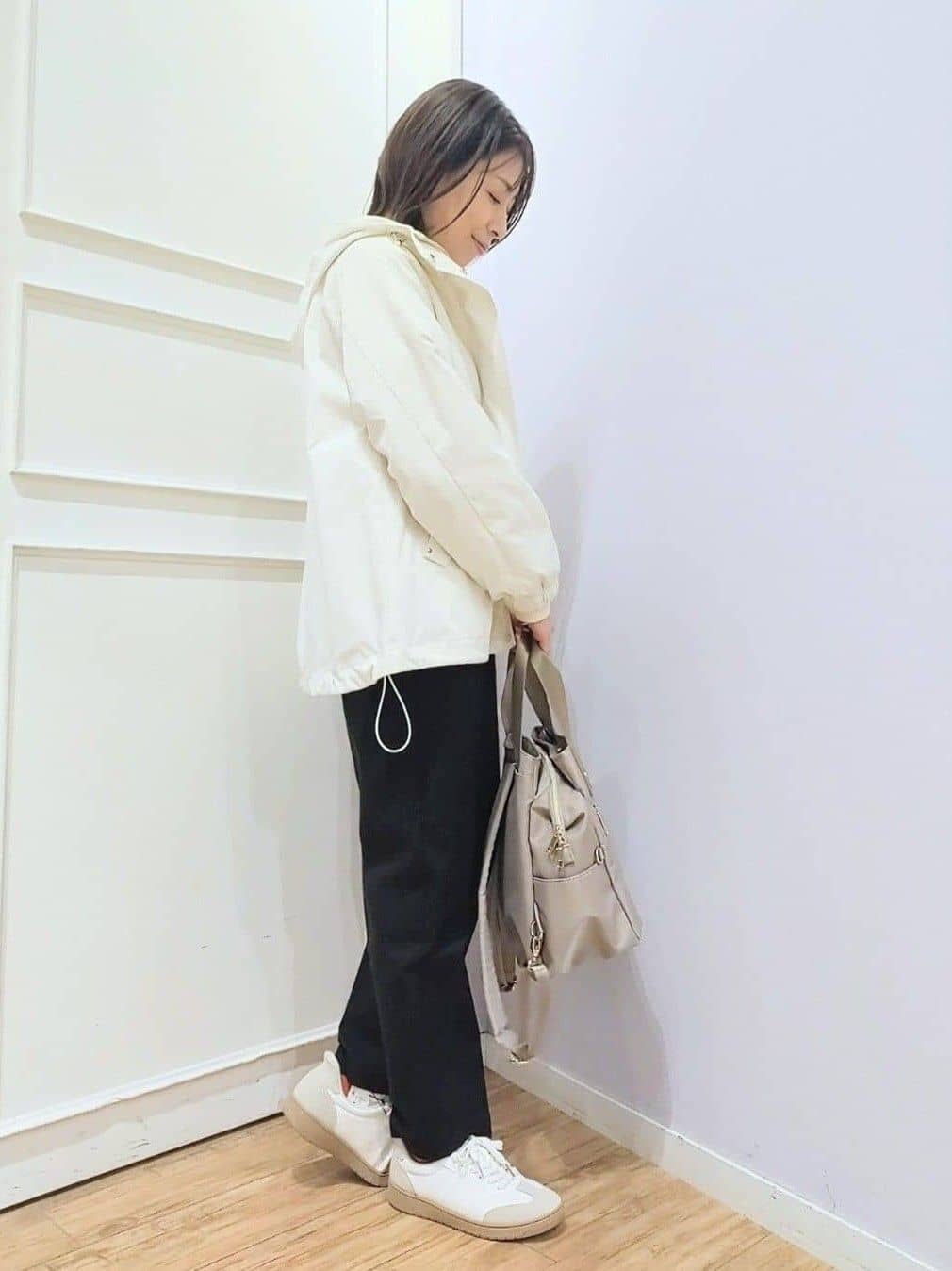miomioさんの「SHOO･LA･RUE｜【前後2WAY/S-LL】体型カバーもこなれ見えも叶う　ふんわりお袖の配色パイピングニット」を使ったコーディネート