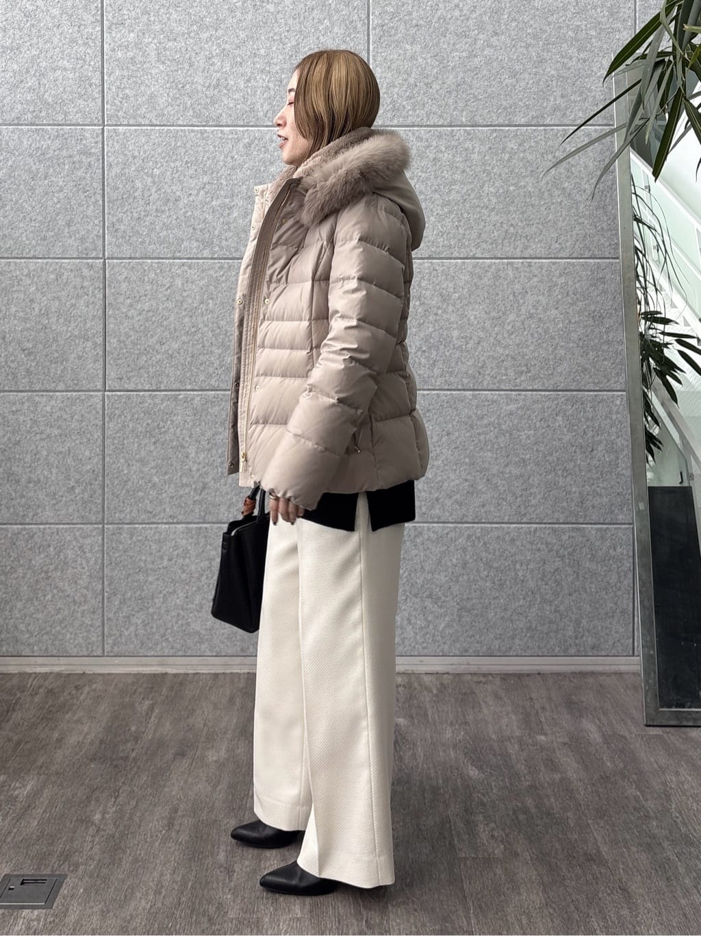 kotakiさんの「INDIVI｜【名品／撥水／抗菌防臭】ショート丈リサイクルダウンコート」を使ったコーディネート