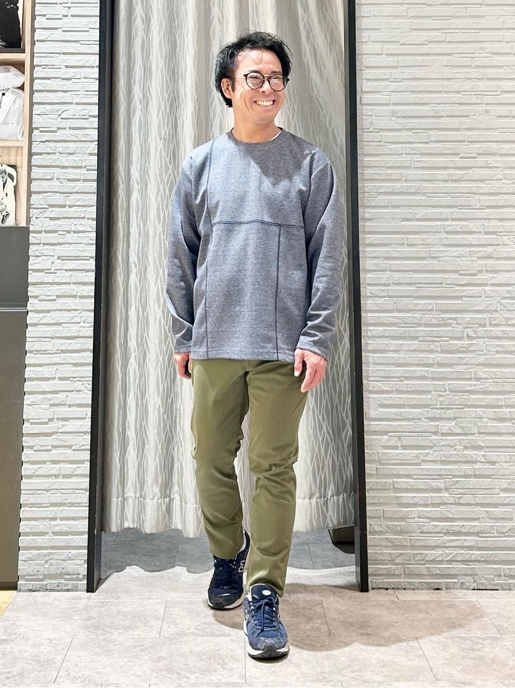 KENJI Iさんの「THE SHOP TK｜ダンボール ステッチ切替デザイン 長袖Tシャツ 洗濯機OK」を使ったコーディネート