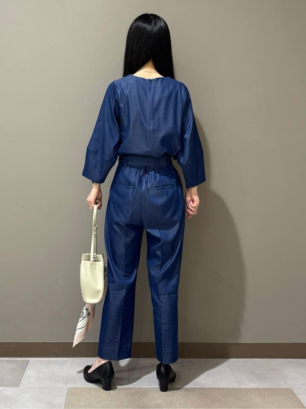 KEIKOさんの「INDIVI｜【撥水/軽量】ミドル丈 ミニマルトレンチコート」を使ったコーディネート