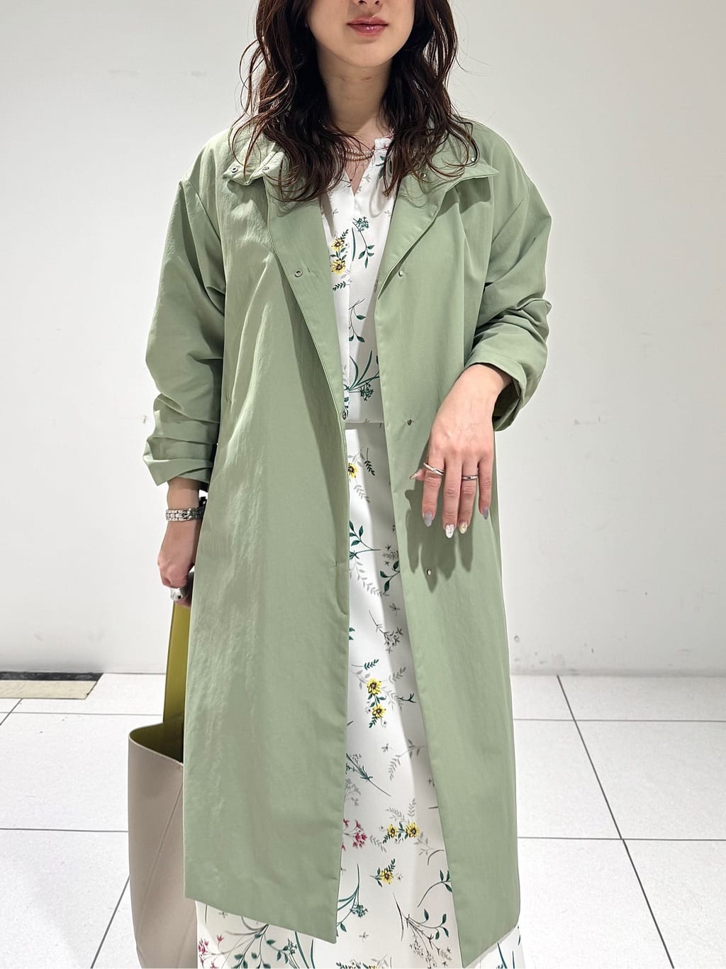 そんさんの「INDIVI｜【撥水／軽量】ミニマル スタンドカラーコート」を使ったコーディネート