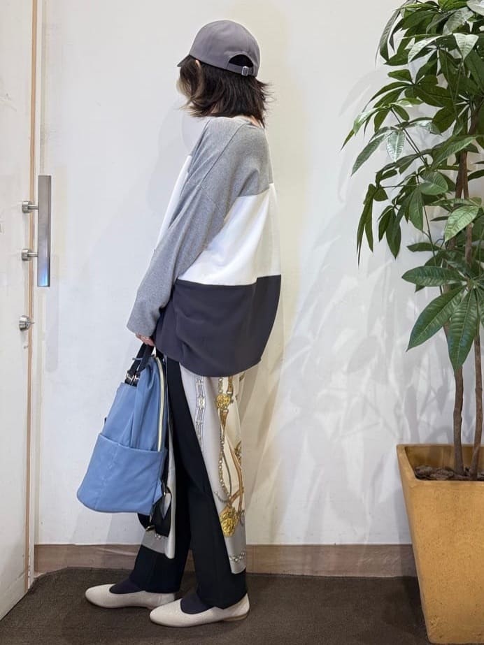 misakiさんの「SHOO･LA･RUE｜【洗濯機可/S-LL/体型カバー】インせず着られる 3段切替 配色トップス」を使ったコーディネート
