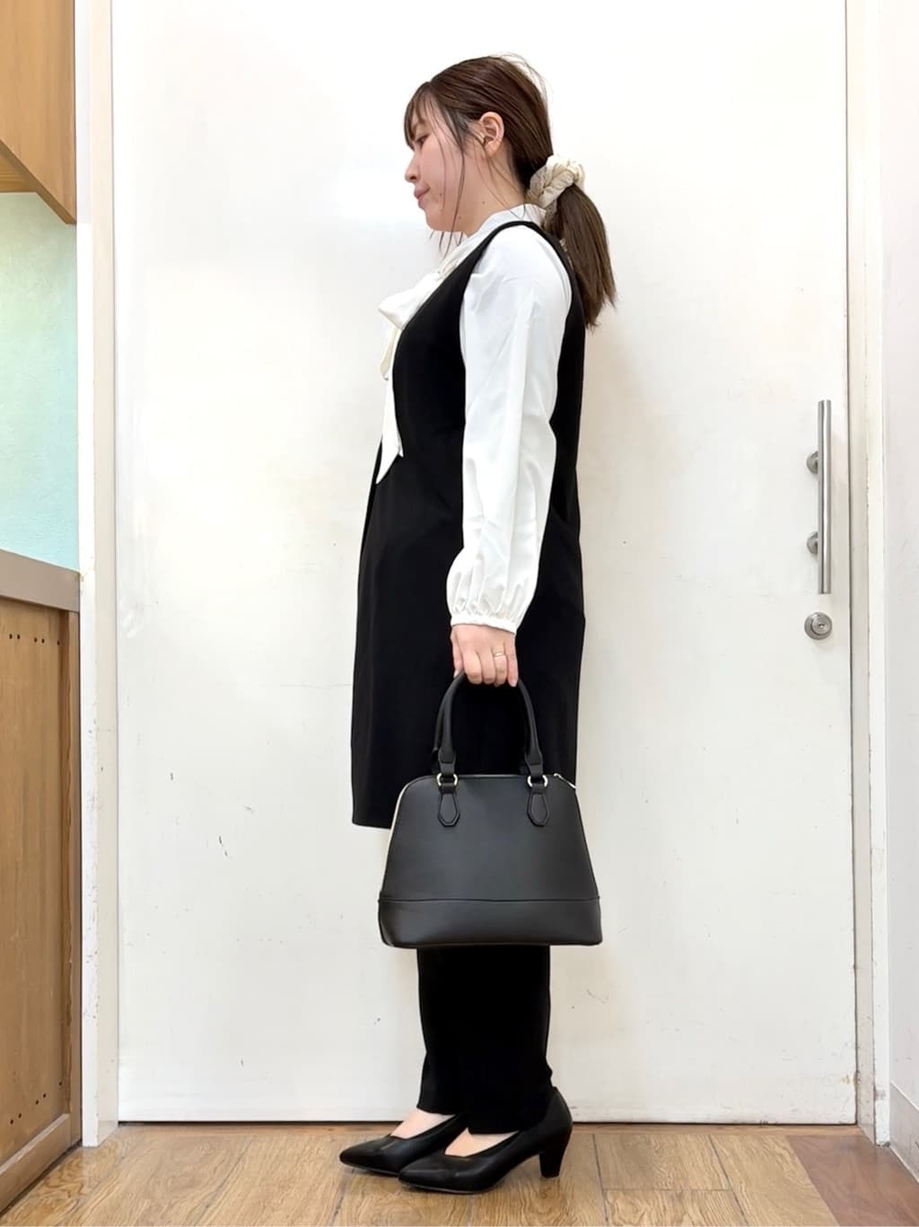 だいわさんの「SHOO･LA･RUE｜【洗濯機可/セットアップ可/S-3L】きちんと楽に。カットジョーゼット ロングジレ」を使ったコーディネート