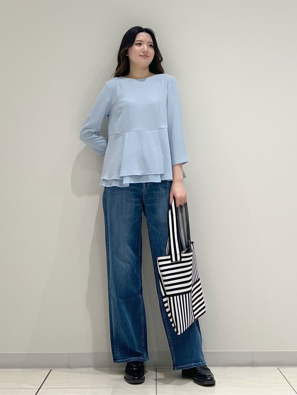 T.Kさんの「INDIVI｜【花粉付着防止／撥水／UVケア】名品トレンチコート」を使ったコーディネート