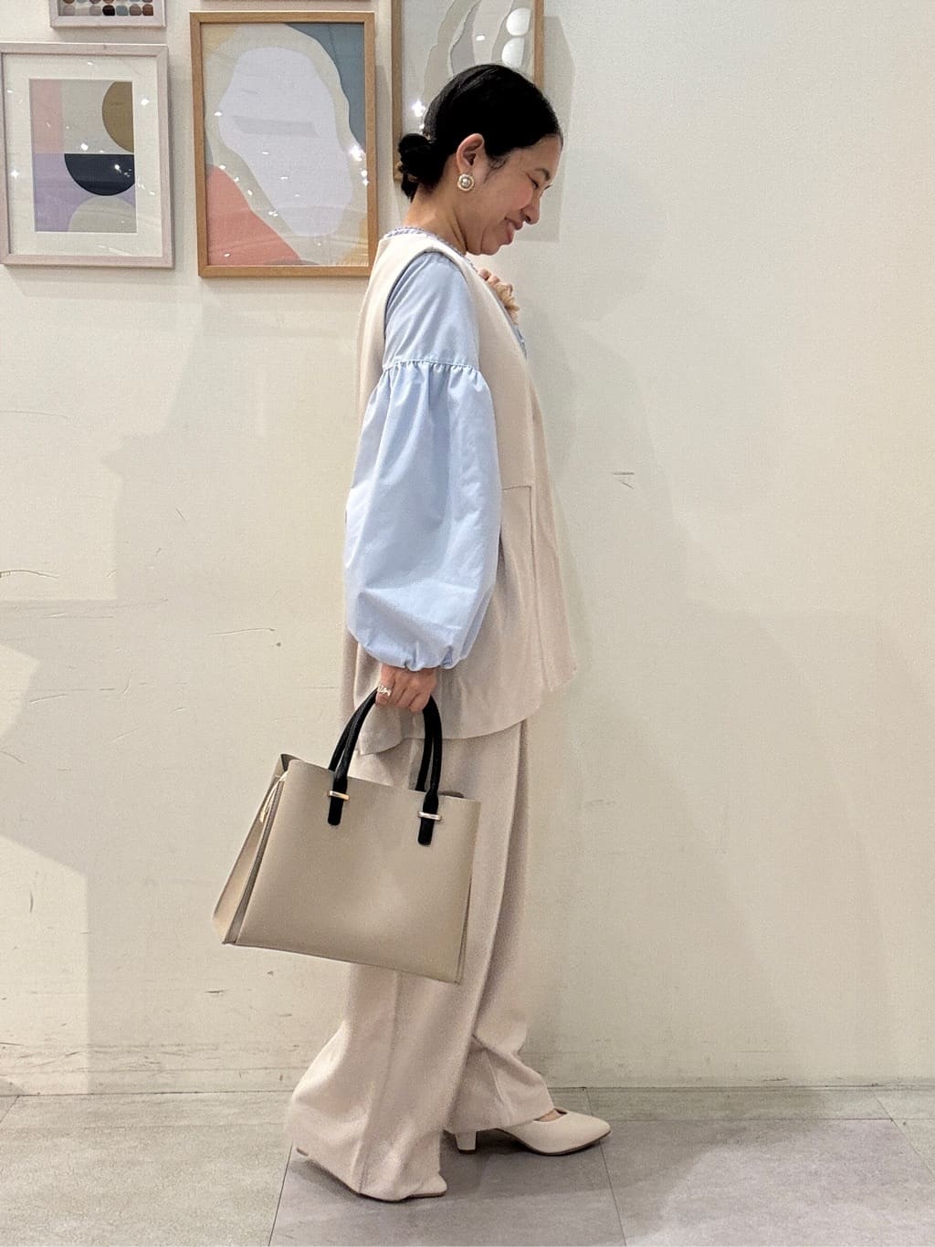 たけぴさんの「SHOO･LA･RUE｜【洗濯機可/S-LL】ふんわりとしたお袖が愛らしい ジレスタイルに合うブラウス」を使ったコーディネート