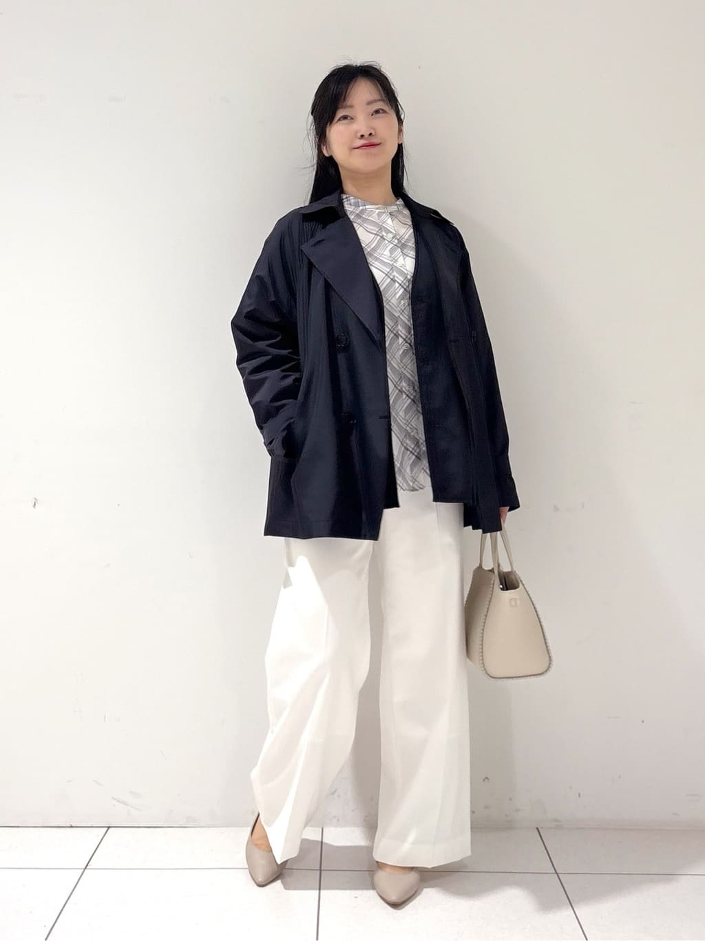 momokoさんの「INDIVI｜【撥水／UVケア／2WAY】超軽量ライナー付ライトトレンチコート」を使ったコーディネート