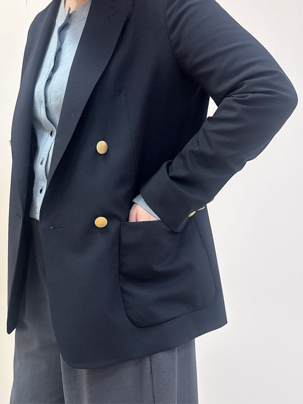 なかもとあきさんの「DRESSTERIOR｜コンフォート ダブルブレザー」を使ったコーディネート