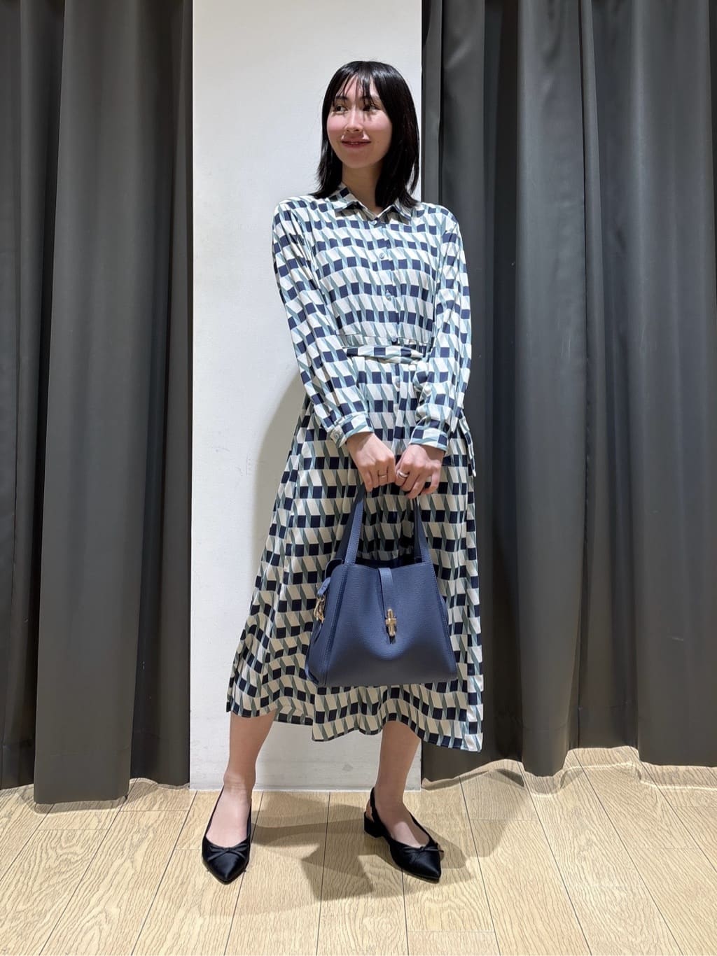 Yoshimiさんの「INDIVI｜【洗える／2WAY】ベルト付き ジオメトリック柄 シャツワンピース」を使ったコーディネート