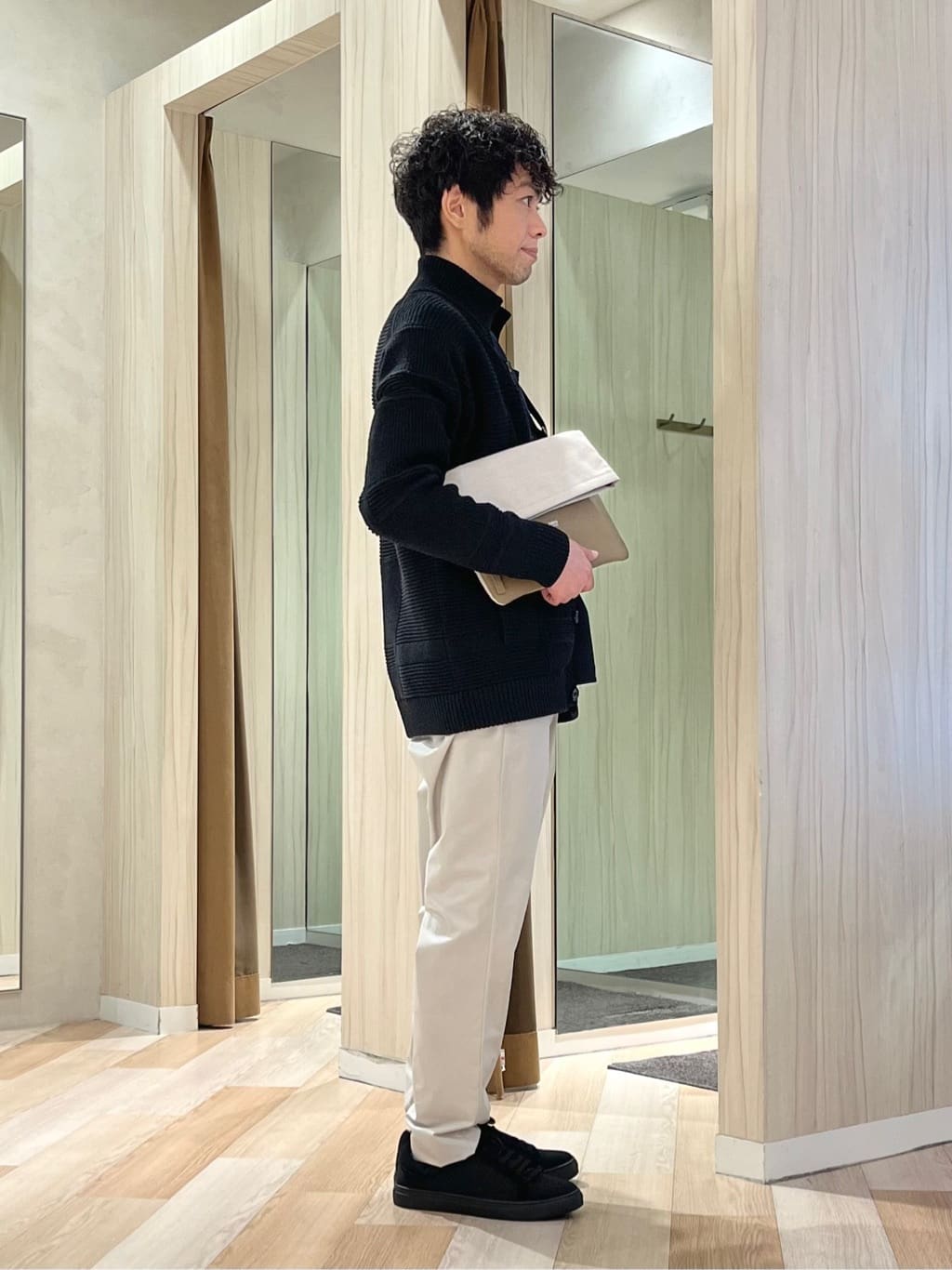 URAさんの「TAKEO KIKUCHI｜畦編みチェック ニットカーディガン」を使ったコーディネート