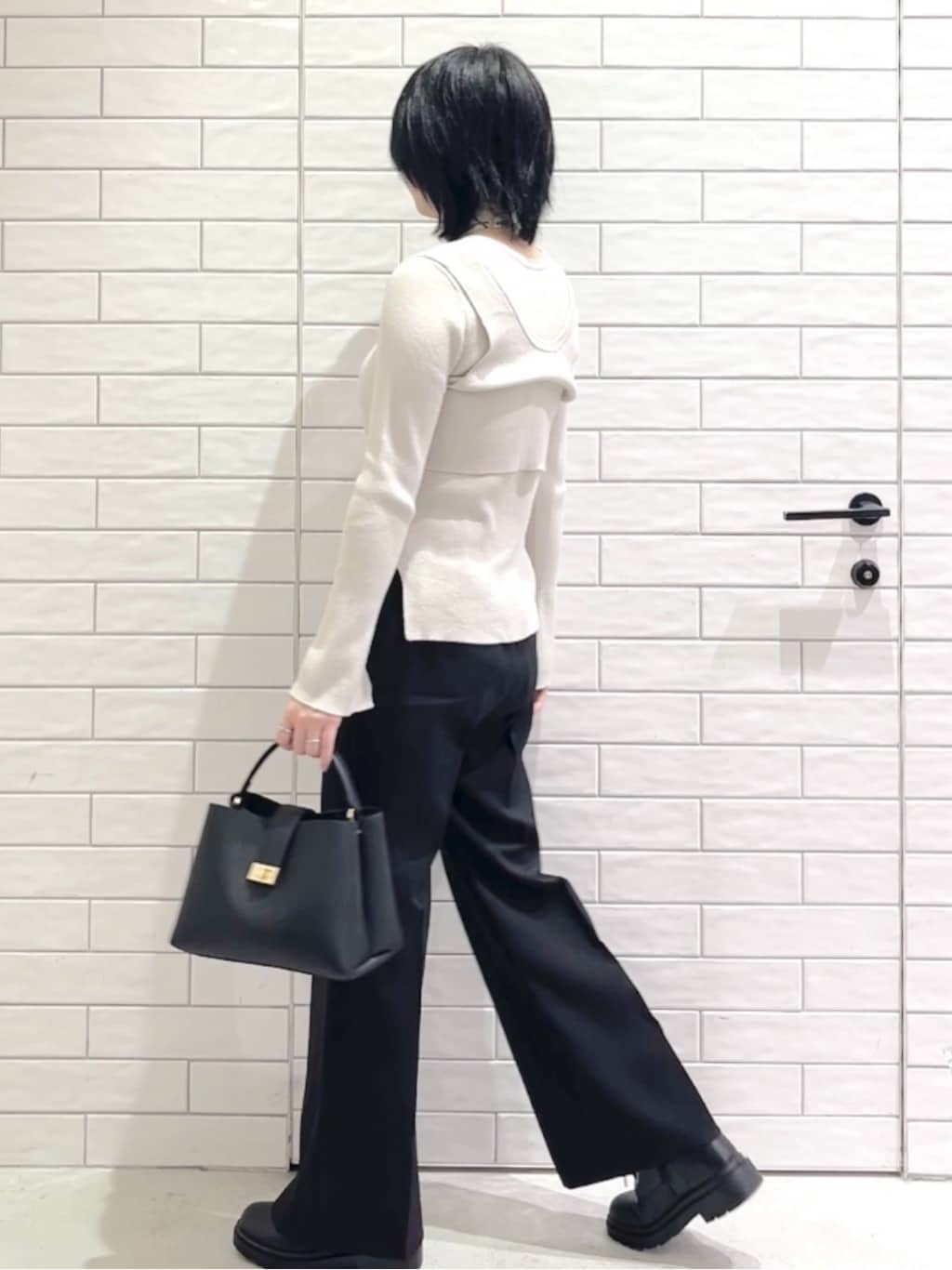 しおりさんの「OPAQUE.CLIP｜《ツインセット》ビスチェベスト&times;リブニット【洗濯機OK】」を使ったコーディネート
