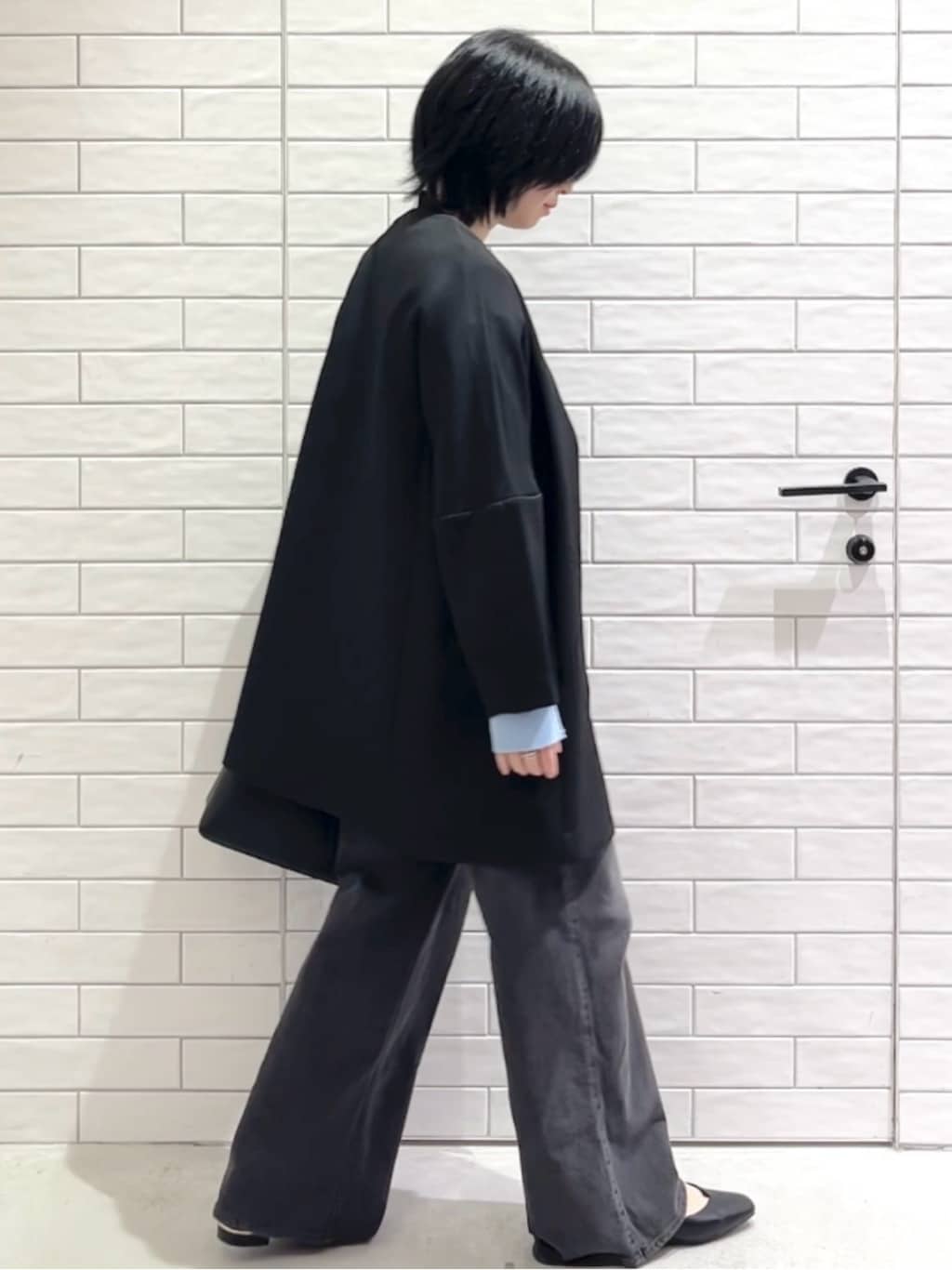 しおりさんの「OPAQUE.CLIP｜フォルムスリーブミドルコート【洗濯機OK】」を使ったコーディネート