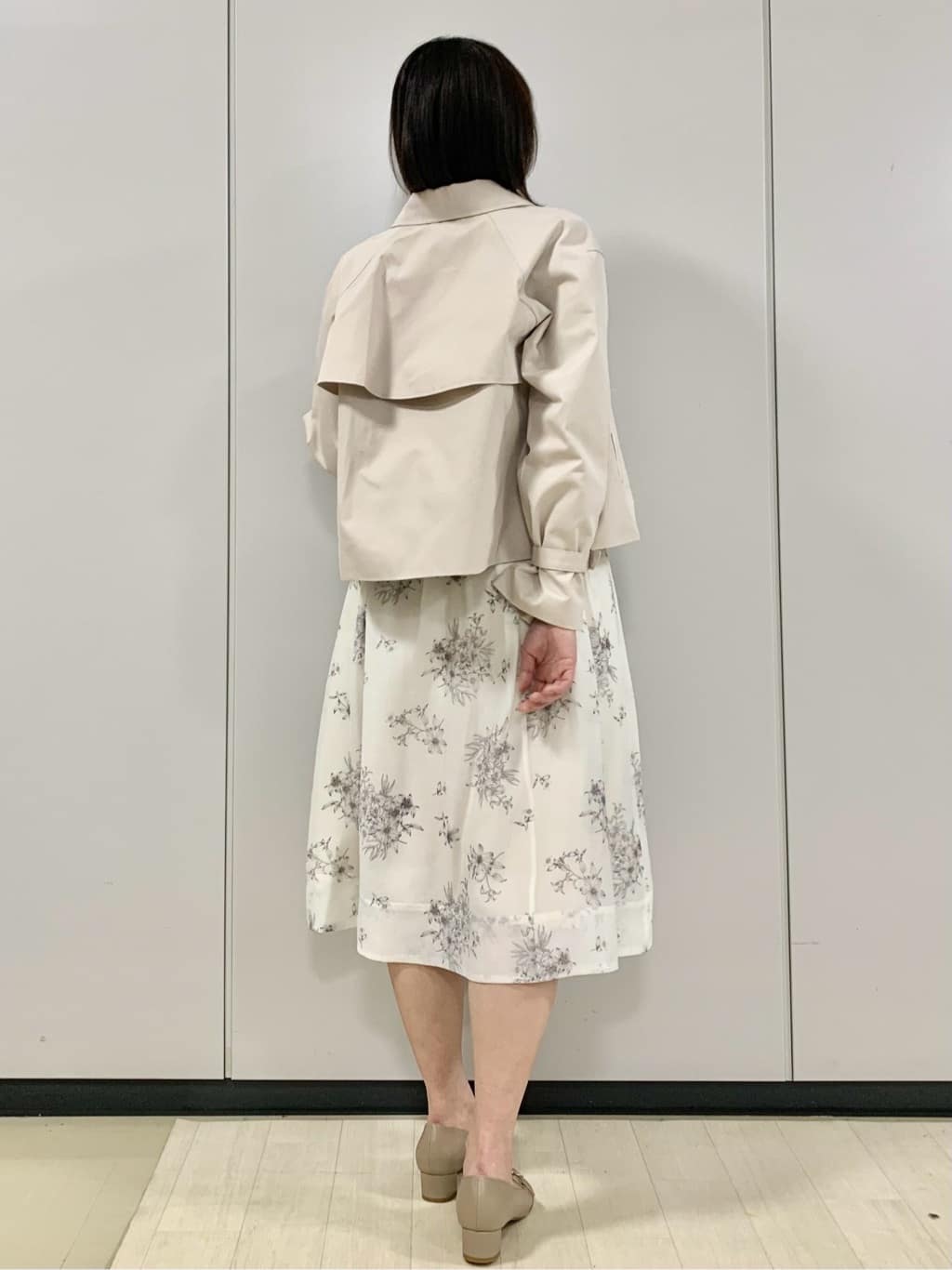 kasumiさんの「index｜キャンディスリーブショートトレンチコート【洗濯機OK／撥水／防花粉】《5col》」を使ったコーディネート