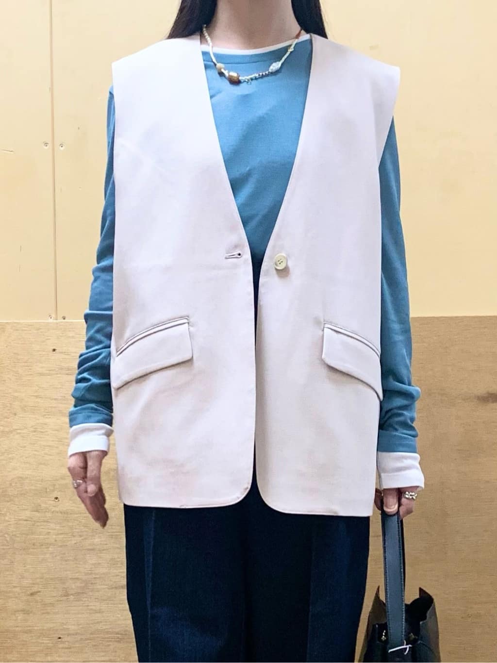 sahoさんの「THE SHOP TK｜【通勤にもカジュアルにも】CAVIAN ジレ/セットアップ可」を使ったコーディネート