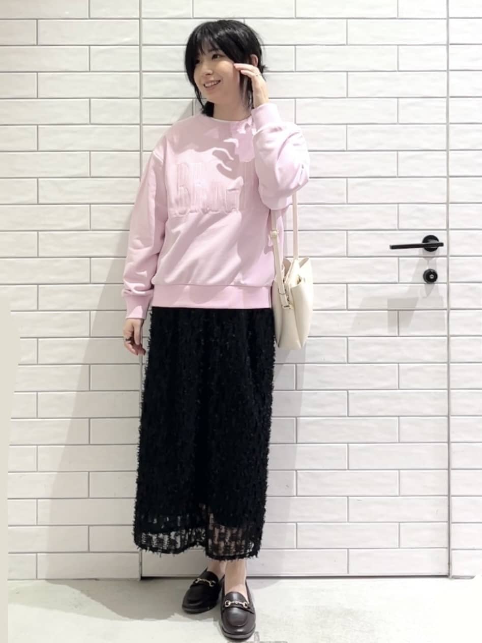 しおりさんの「OPAQUE.CLIP｜ロゴ刺繍裏毛トップス【洗濯機OK】」を使ったコーディネート