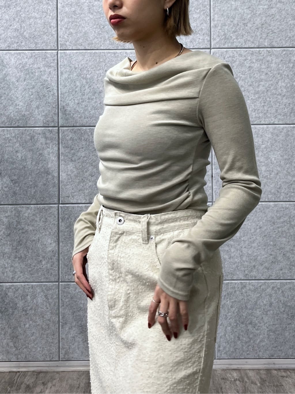 Harukaさんの「INDIVI｜オフショルカットソー」を使ったコーディネート