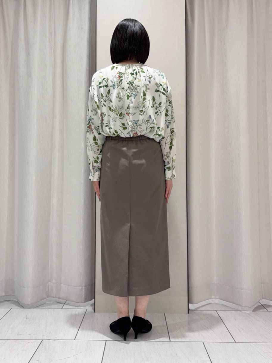 わたなべさんの「UNTITLED｜【花柄/洗える】ボタニカルブラウス」を使ったコーディネート