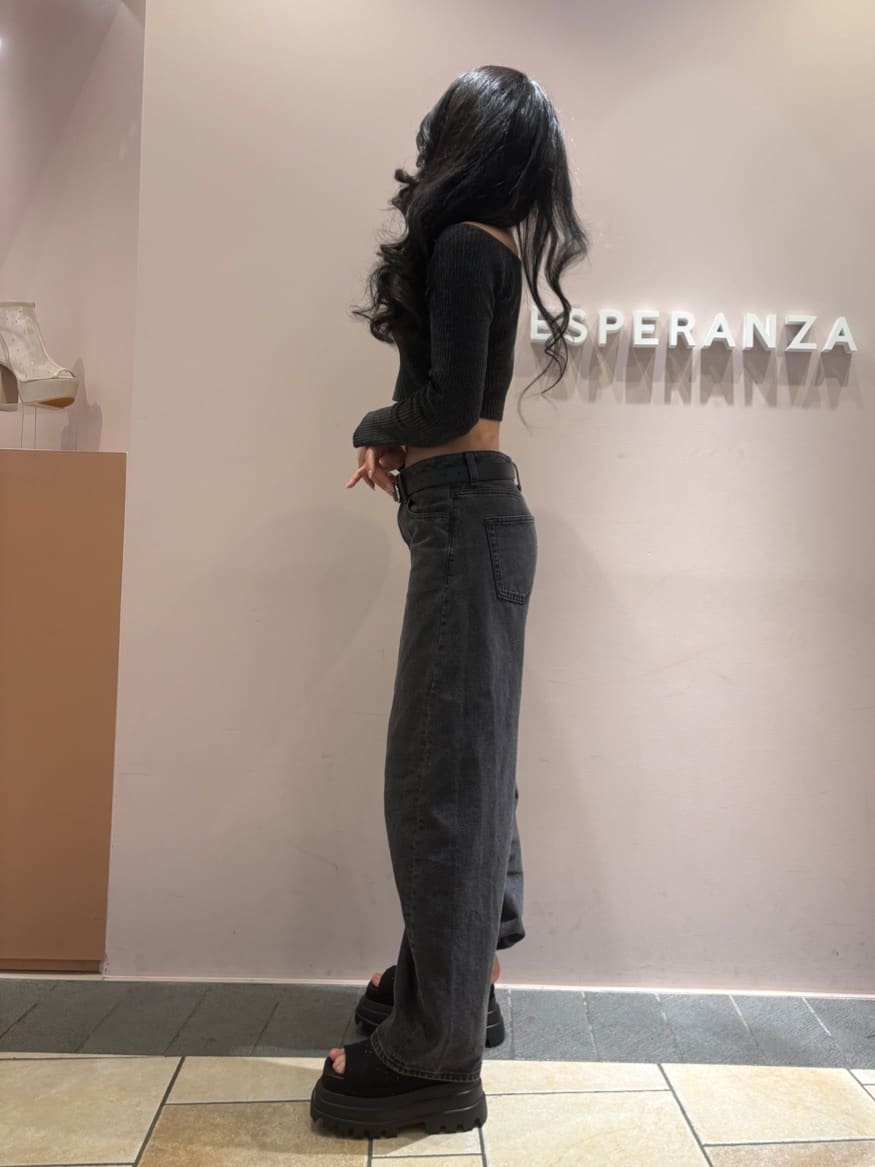 ゆずはさんの「ESPERANZA｜ボリューム厚底ブーツサンダル」を使ったコーディネート