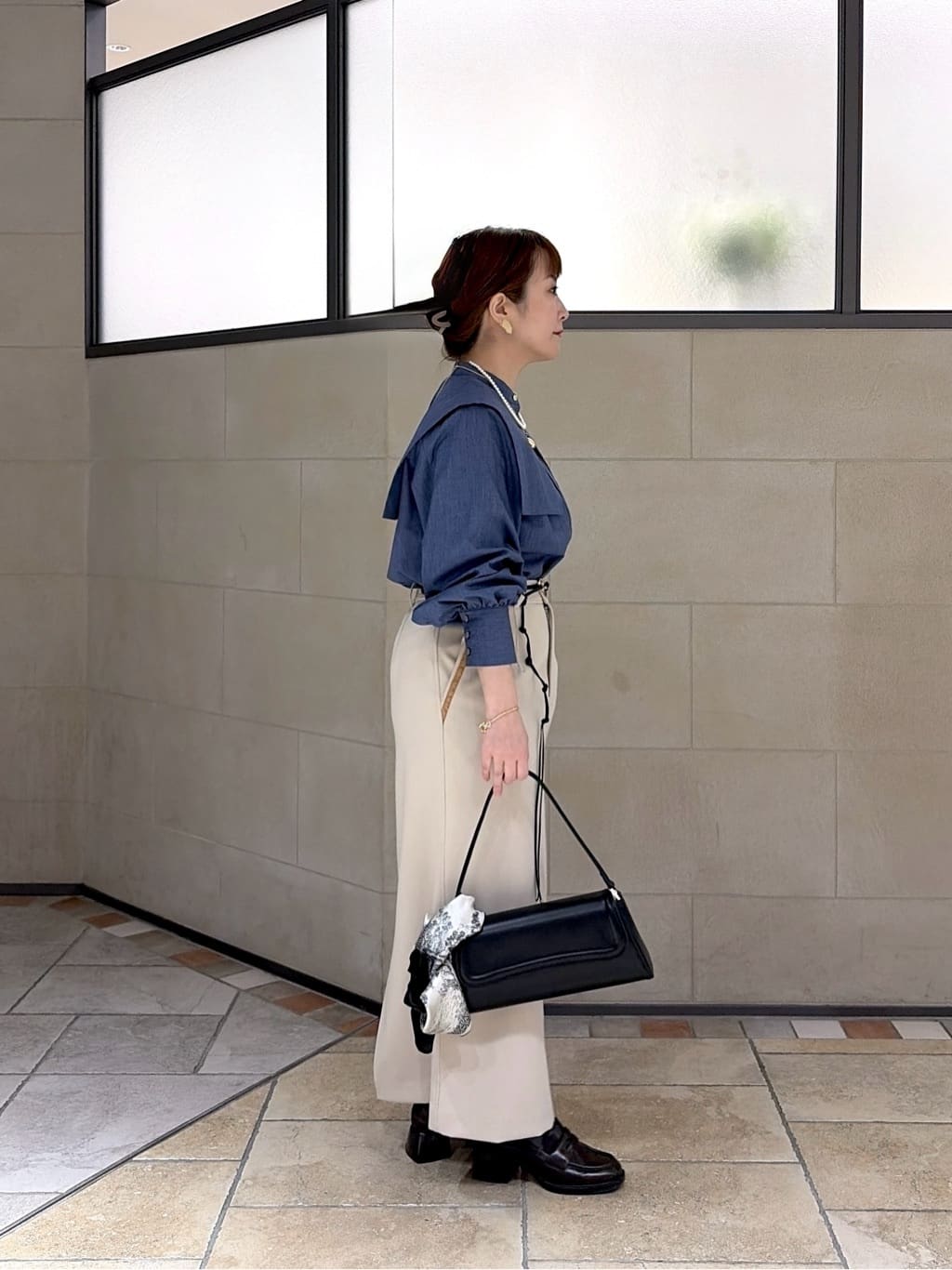 よねさんの「INDIVI｜ビッグカラーシャツ」を使ったコーディネート