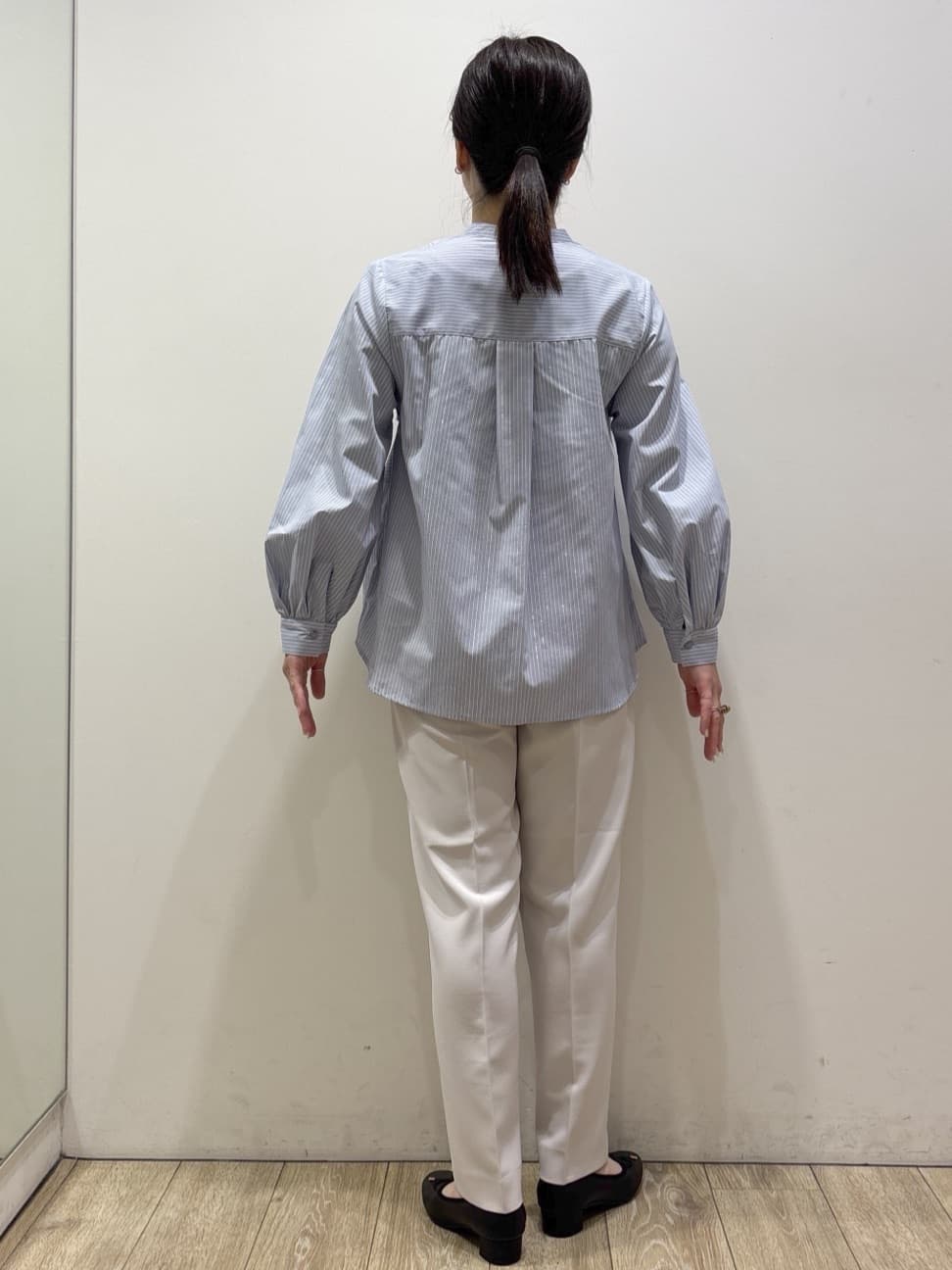 mameさんの「index｜フリルキーネックシャツ【洗濯機OK／イージーアイロン／防シワ】《XS～LL／7col》」を使ったコーディネート