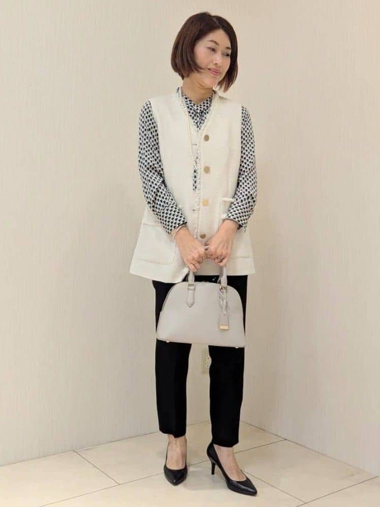 u-macoさんの「UNTITLED｜【オンオフ使える】スラブツイード ジレ」を使ったコーディネート
