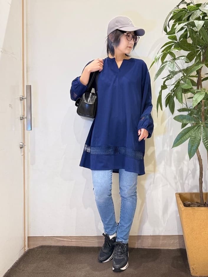 misakiさんの「SHOO･LA･RUE｜【SHOO・LA・RUE DENIM】毎日使いたくなる ストレッチデニムスキニーパンツ」を使ったコーディネート