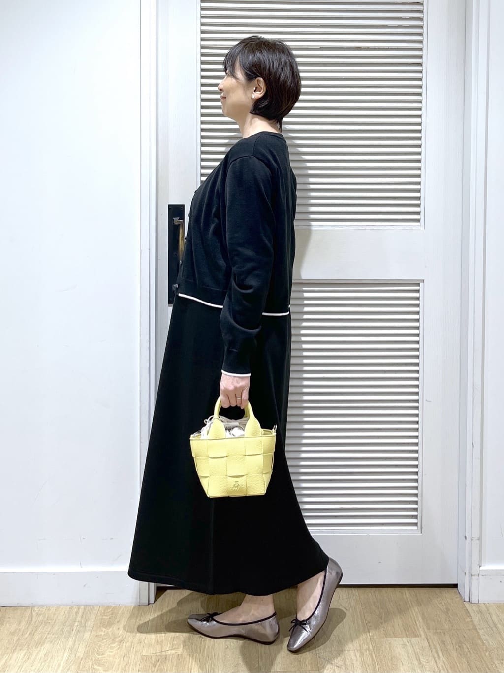 Miyazakiさんの「Dessin｜【2点セット・洗える】ニットカーディガン&times;ノースリーブワンピース」を使ったコーディネート