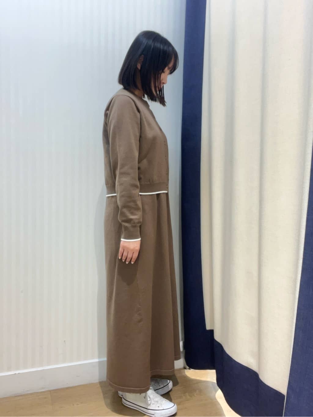 momoさんの「Dessin｜【2点セット・洗える】ニットカーディガン&times;ノースリーブワンピース」を使ったコーディネート
