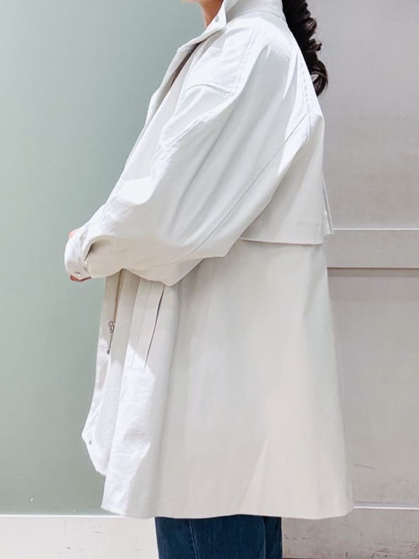 Komi☆さんの「grove｜【撥水／シルエット2WAY】羽織るだけでサマになる、スタンドネックテントラインコート」を使ったコーディネート