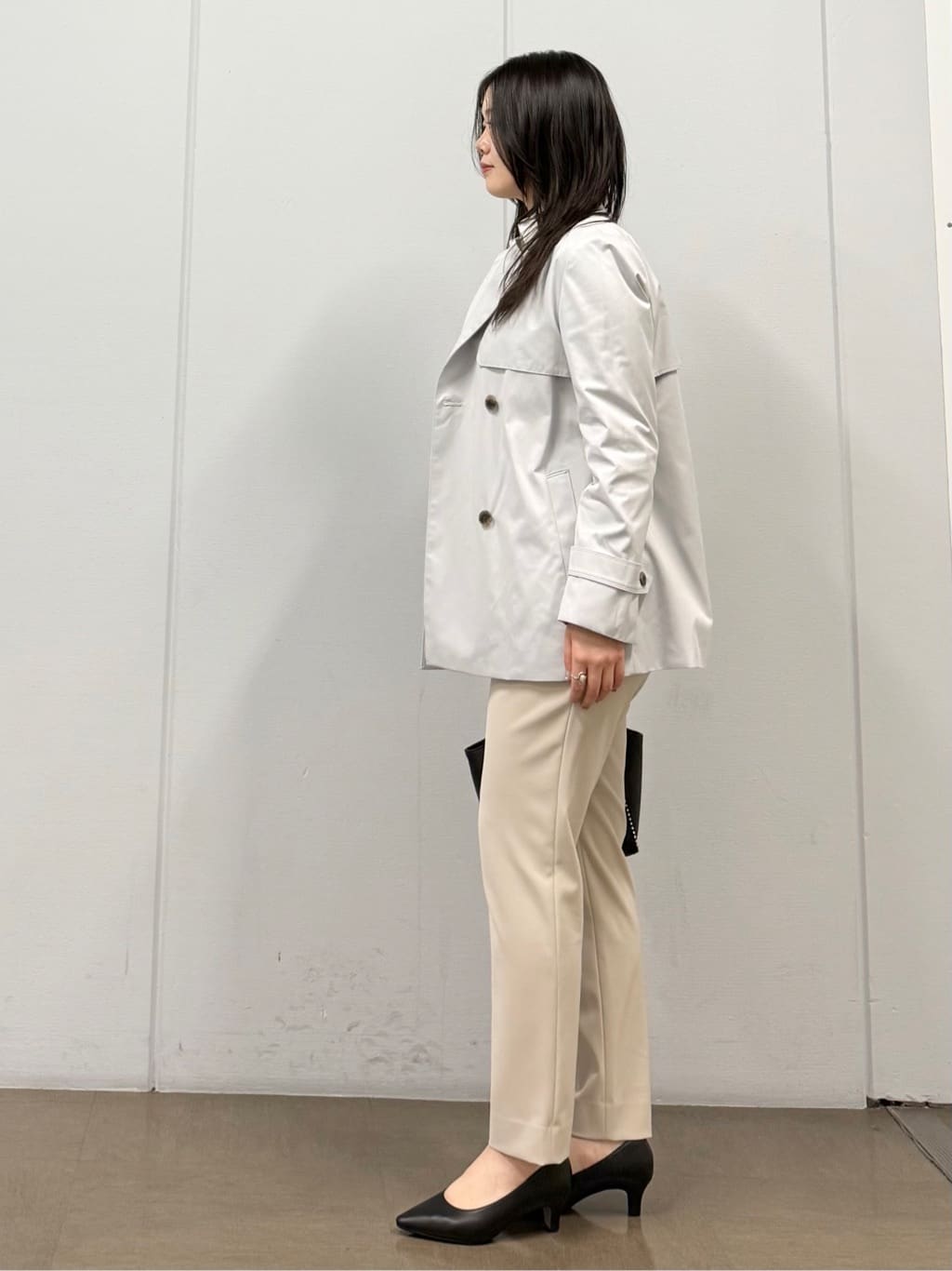 mizukiさんの「INDIVI｜【花粉付着防止／撥水／UVケア】名品トレンチコート」を使ったコーディネート