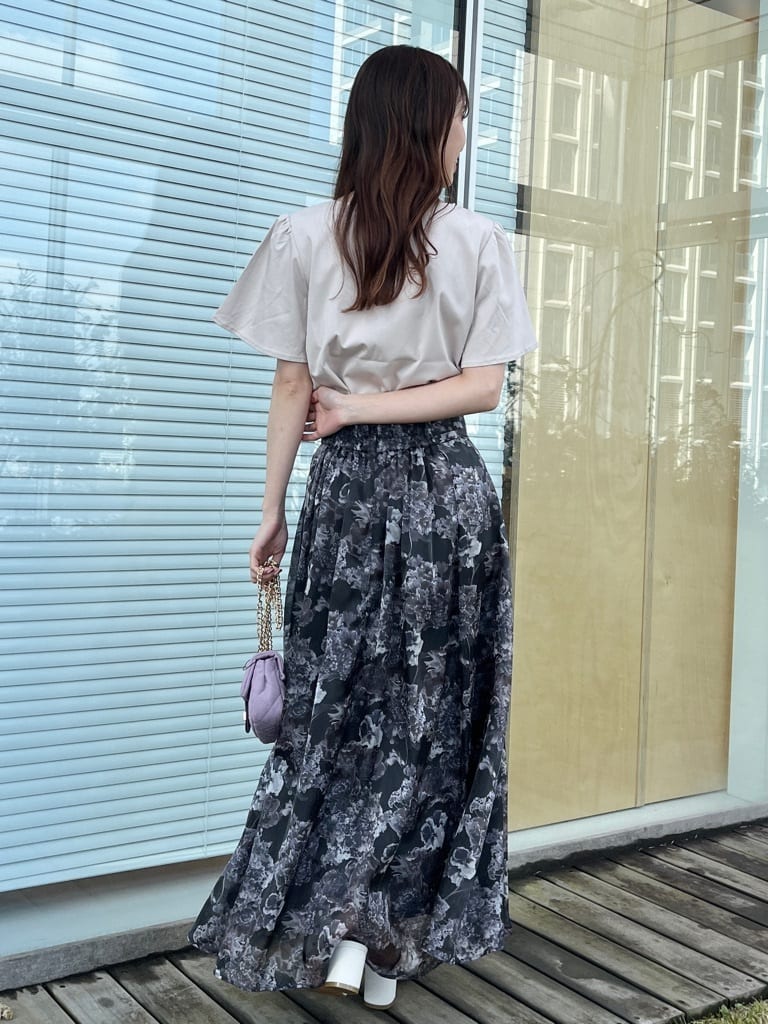 はばさんの「Couture brooch｜【接触冷感・UVカット】パフュームプリントTシャツ」を使ったコーディネート