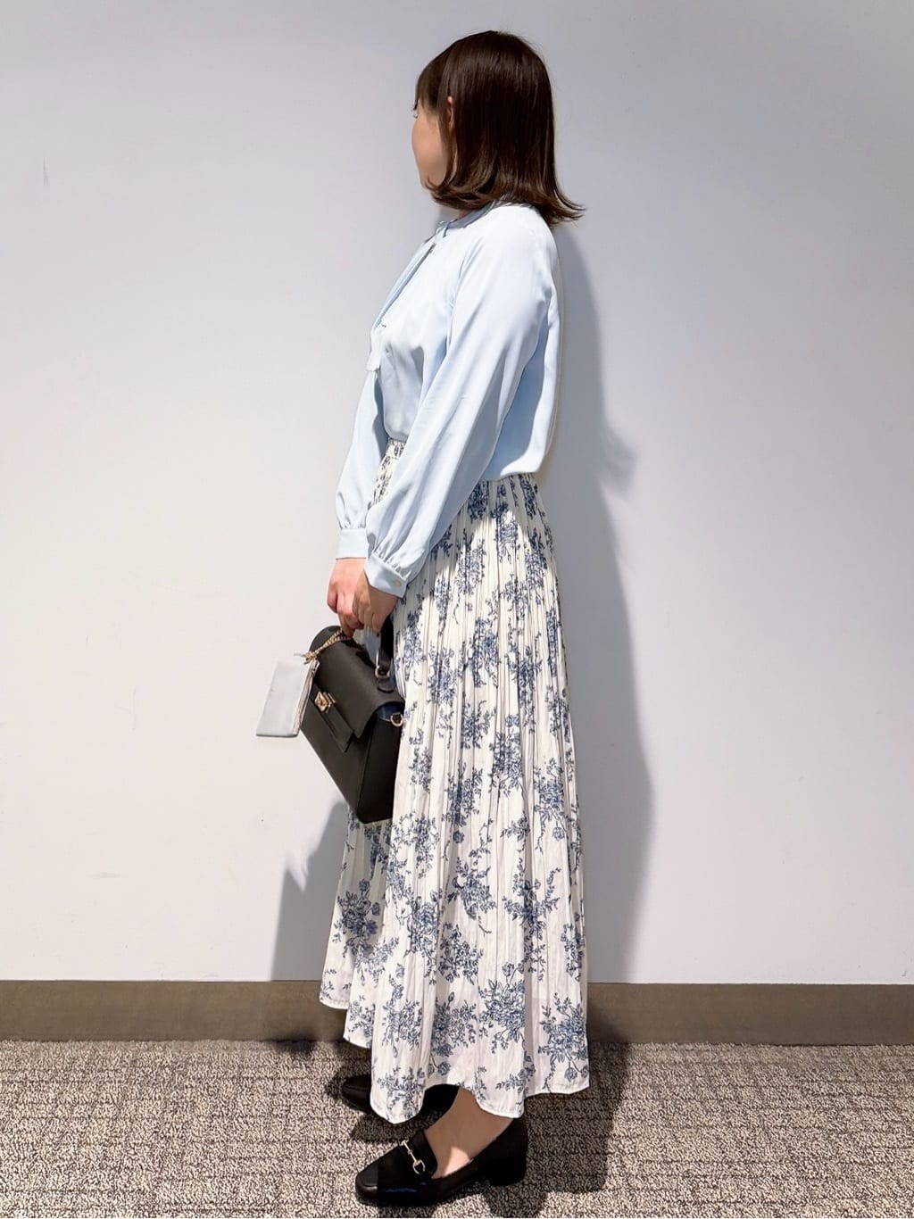 みーさんの「grove｜【選べる着丈/ウエストゴム】ヴィンテージサテンプリーツスカート【手洗いOK】」を使ったコーディネート