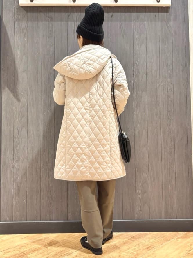 meiさんの「SHOO･LA･RUE｜【撥水/フード取り外し可】自然にくびれる あったかダイヤ柄キルトコート【CIRCRIC】」を使ったコーディネート