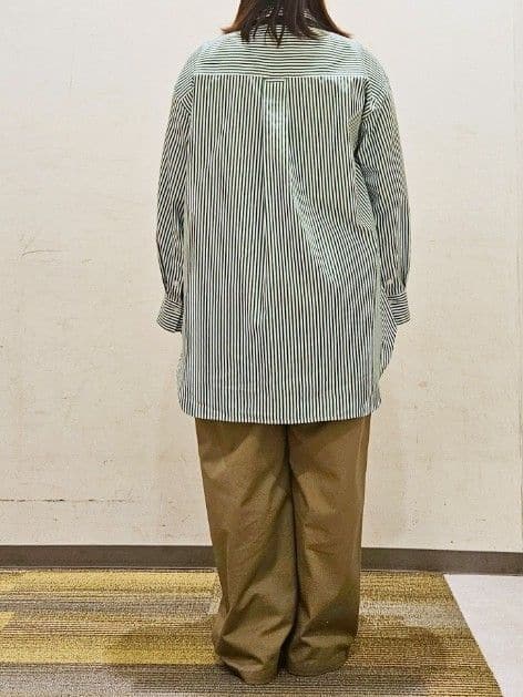 okayuさんの「THE SHOP TK｜ゆったりシルエットで体型カバー ロングシャツ」を使ったコーディネート