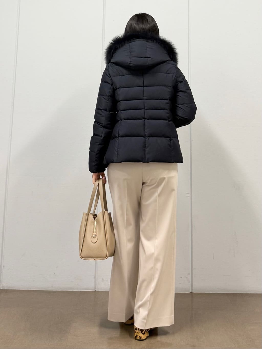 mizukiさんの「INDIVI｜【名品／撥水／抗菌防臭】ショート丈リサイクルダウンコート」を使ったコーディネート