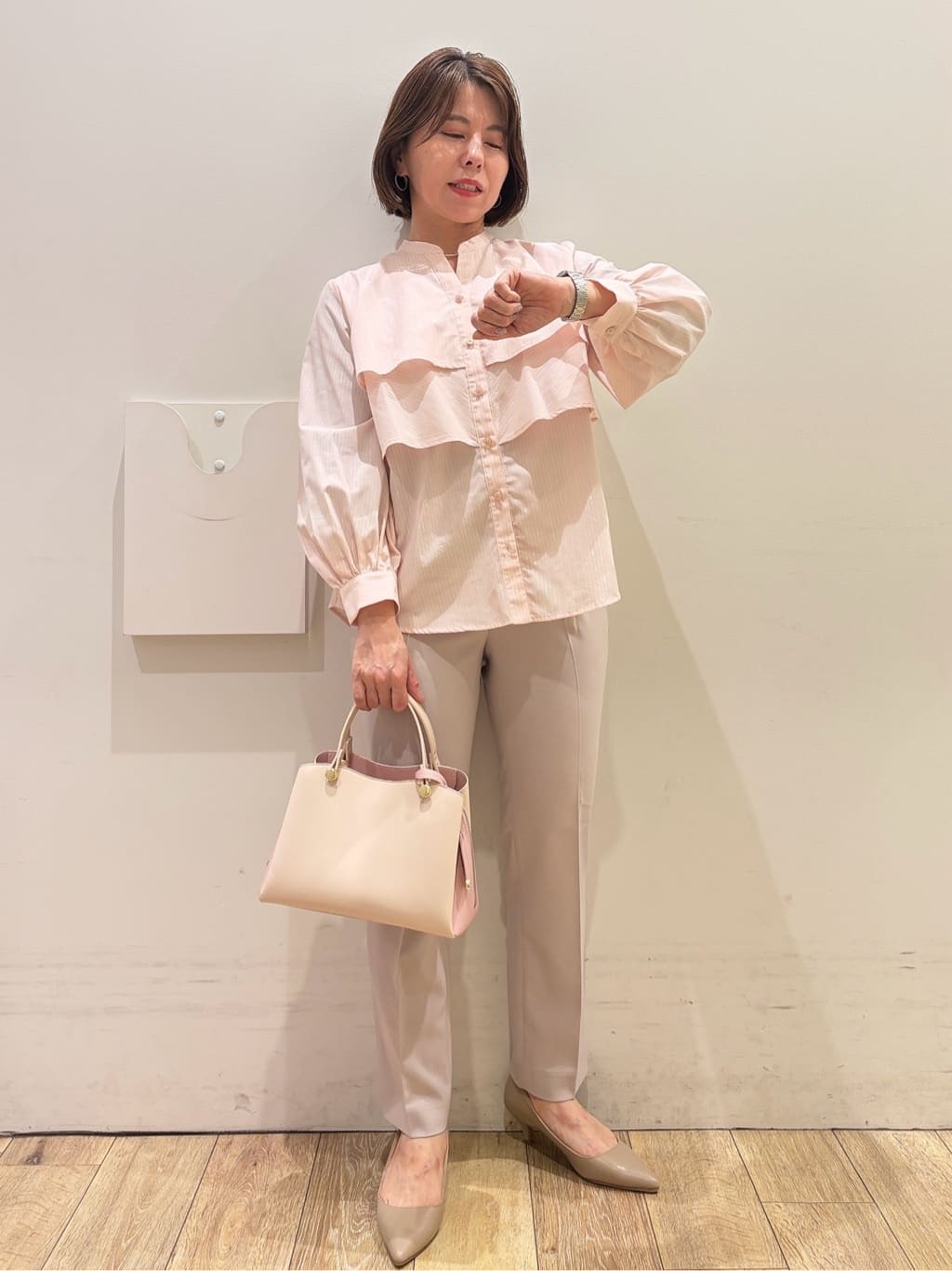 YUKOさんの「index｜フリルキーネックシャツ【洗濯機OK／イージーアイロン／防シワ】《XS～LL／7col》」を使ったコーディネート