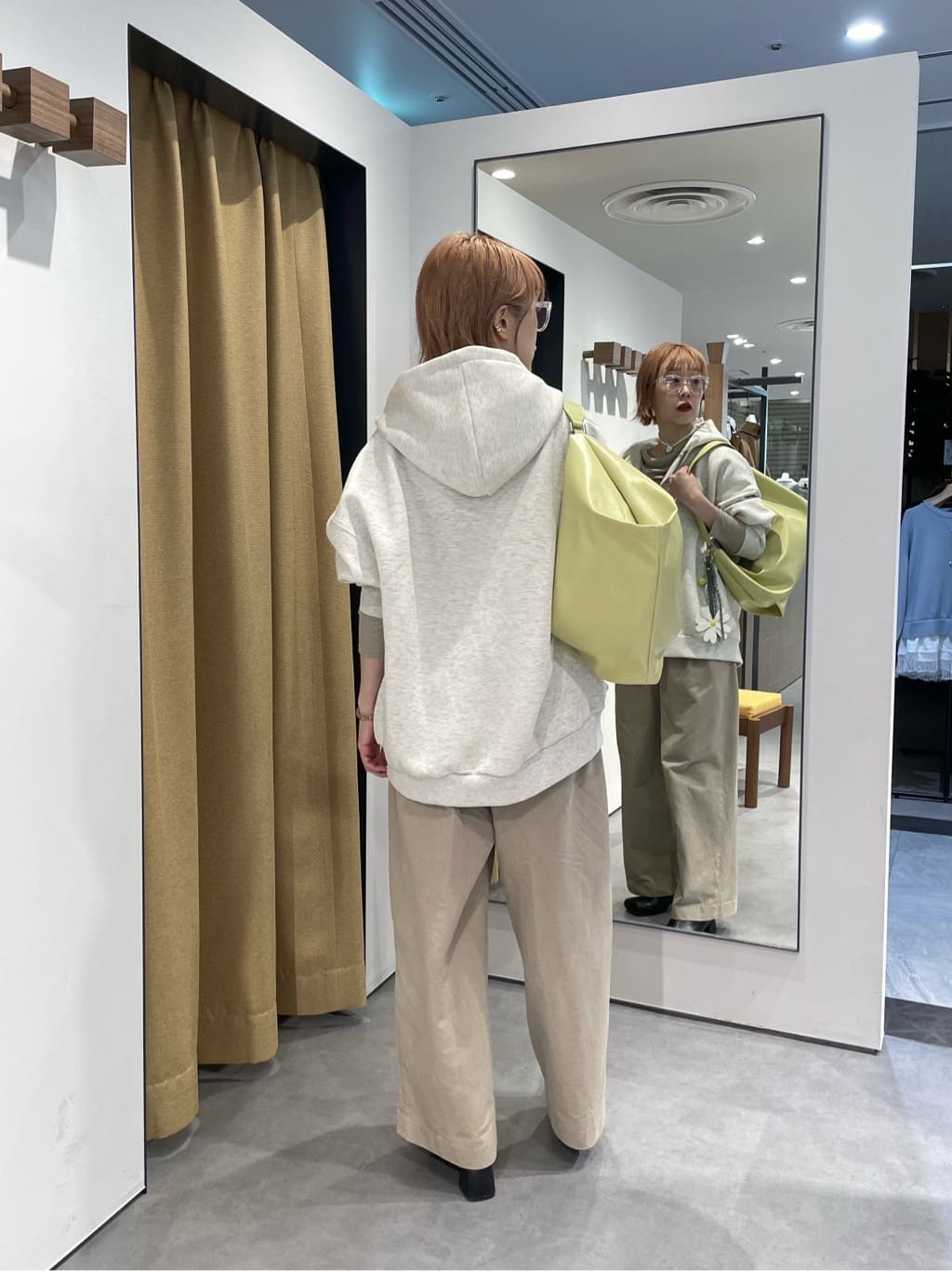 mikuさんの「INDIVI｜オフショルカットソー」を使ったコーディネート