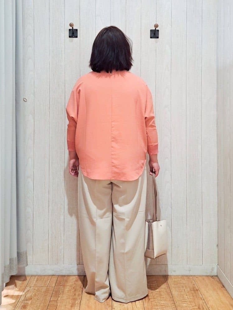 kotomiさんの「SHOO･LA･RUE｜【着丈選べる/体型カバー/洗濯機可】さらさらとろん ドルマンブラウス」を使ったコーディネート