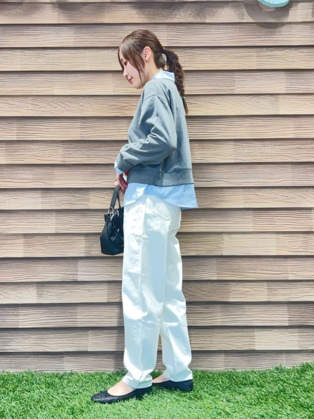 himiさんの「SHOO･LA･RUE｜【洗濯機可】1枚でサマ見え シャツレイヤード風 スウェット」を使ったコーディネート