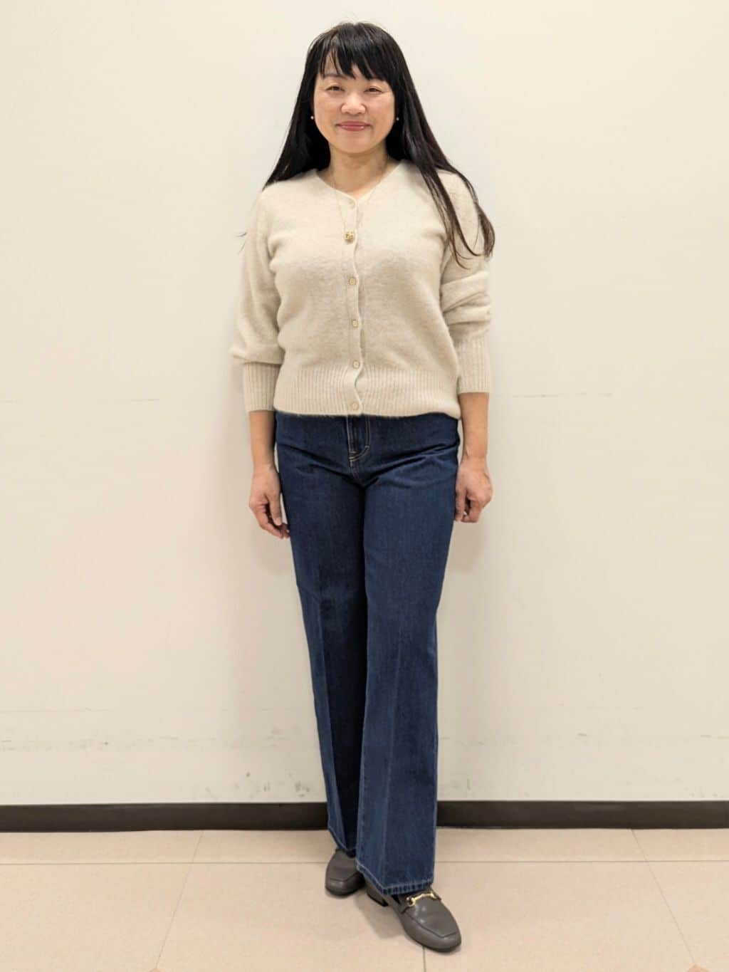 ともさんの「UNTITLED｜【ふわふわニット/前後2WAY】フォックスカシミヤカーディガン」を使ったコーディネート