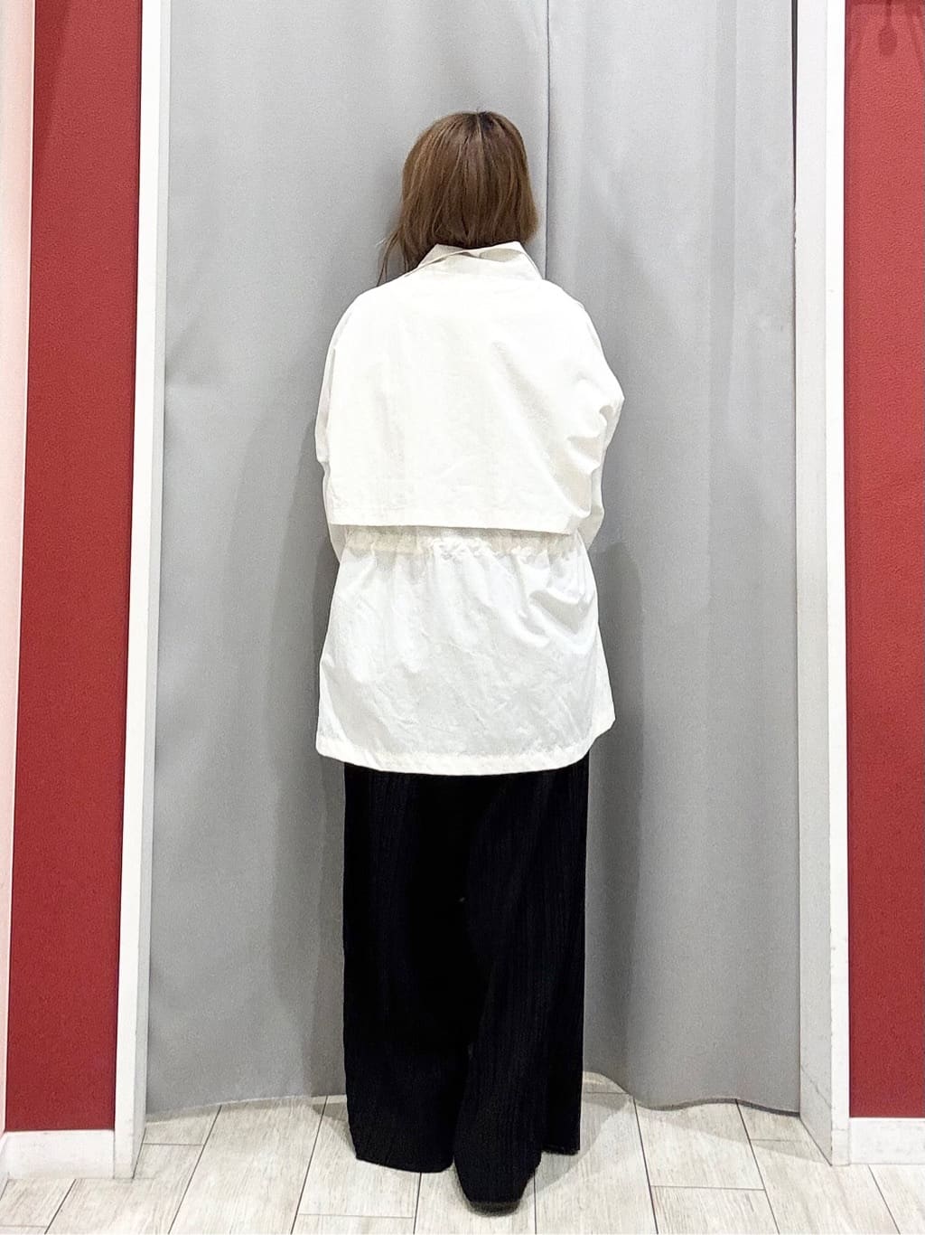 shioさんの「SHOO･LA･RUE｜【防花粉/S-LL】ウエストマークですっきり見え　軽やかスタンドブルゾン」を使ったコーディネート