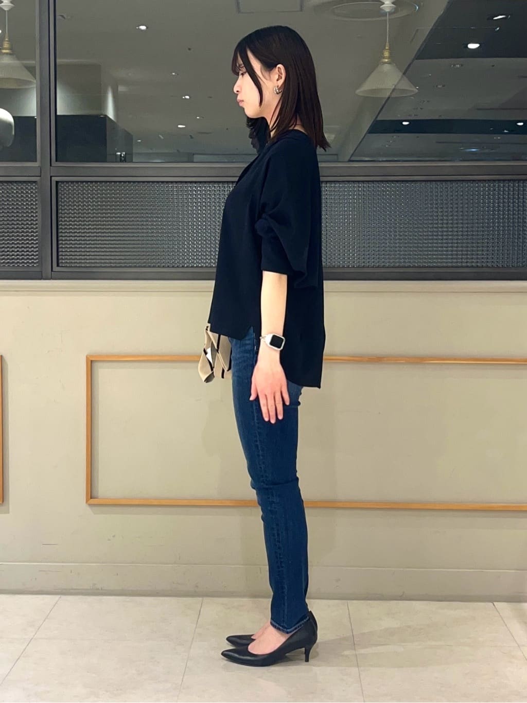 kumiさんの「INDIVI｜【洗える／UVケア／マットサテン】Vネックドルマンスリーブブラウス」を使ったコーディネート