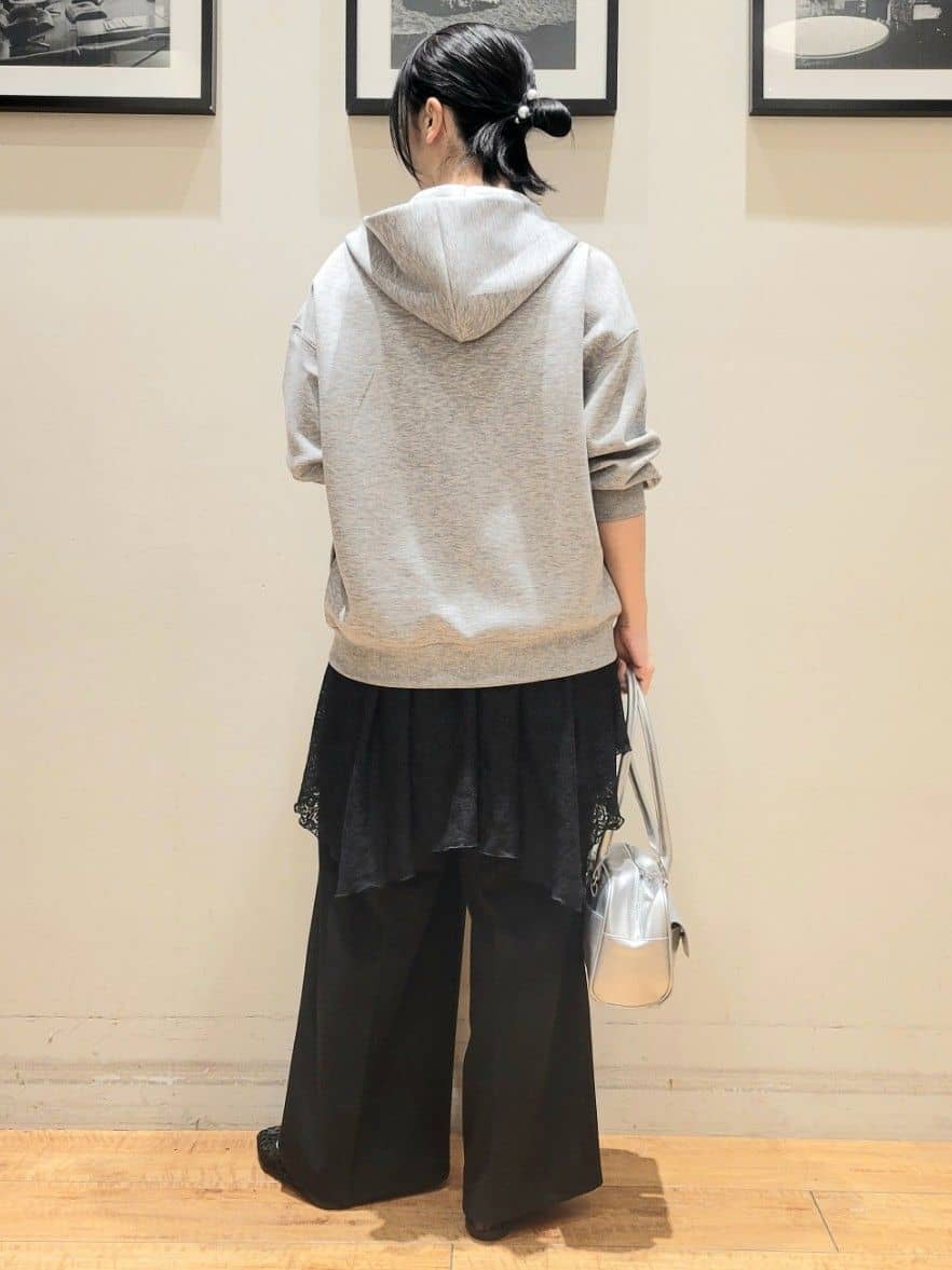ななこさんの「SHOO･LA･RUE｜【前後2WAYネック】レイヤードスタイルにおすすめ レースキャミチュニック」を使ったコーディネート