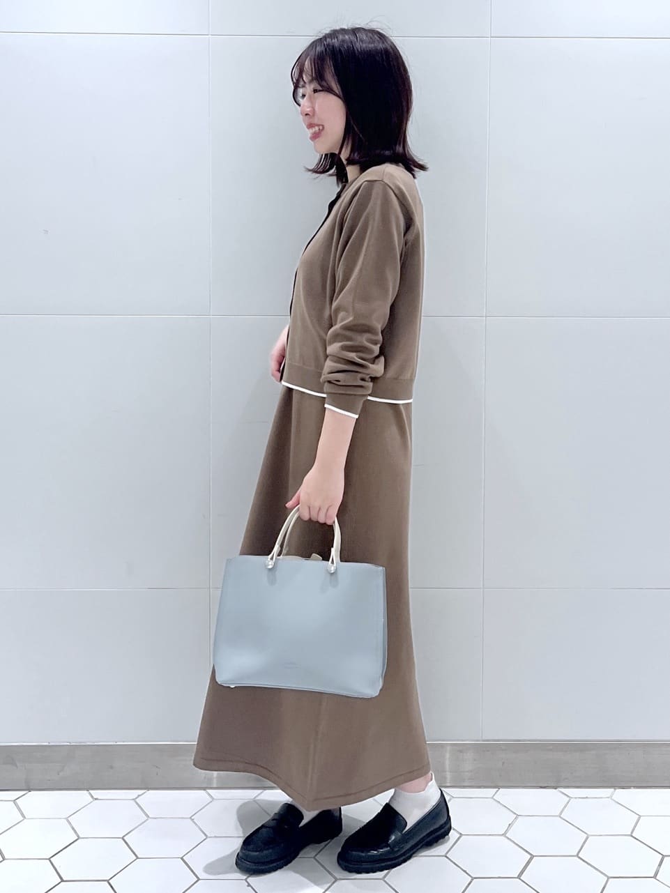 Makinoさんの「Dessin｜【2点セット・洗える】ニットカーディガン&times;ノースリーブワンピース」を使ったコーディネート