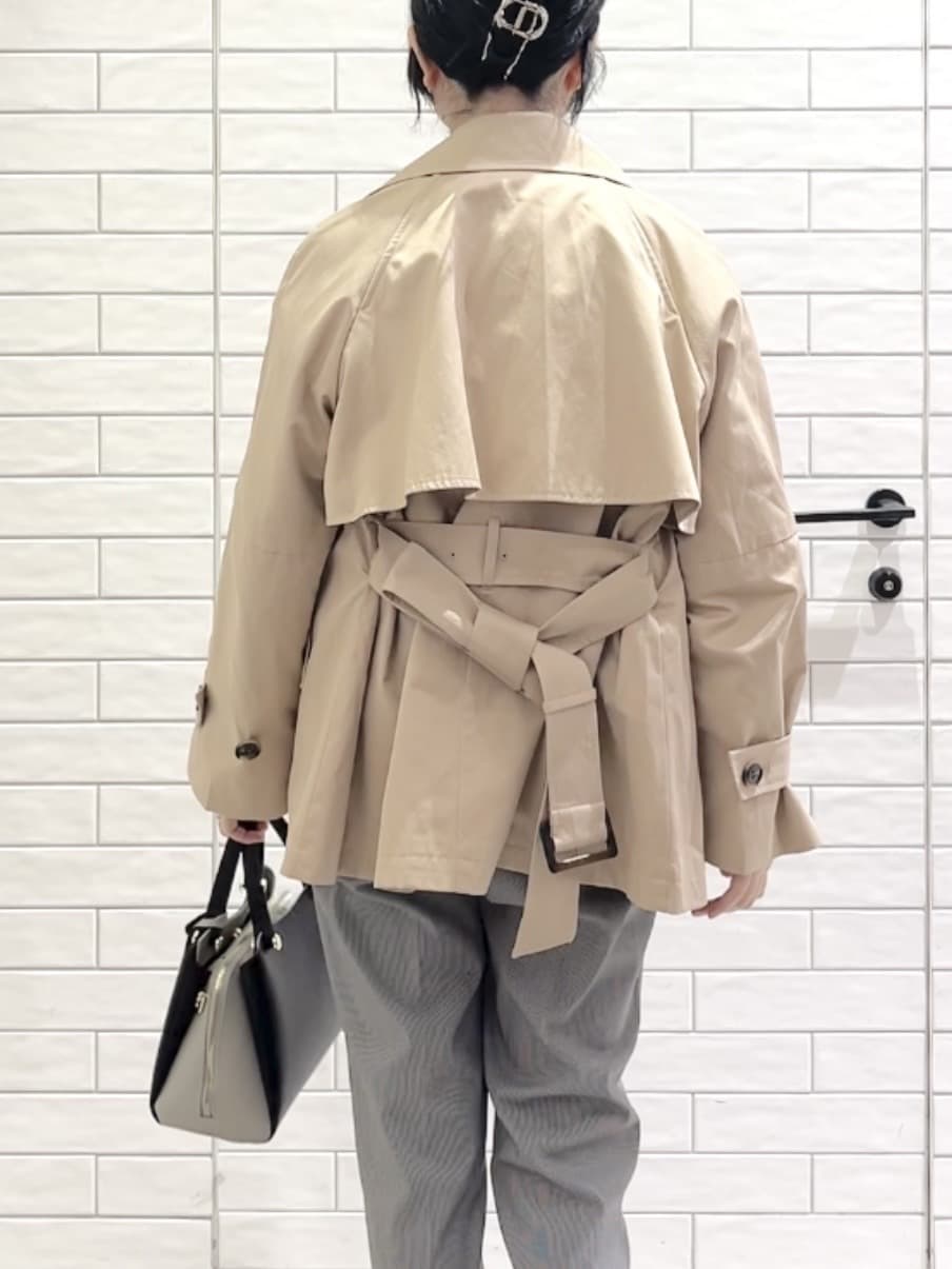 しおりさんの「OPAQUE.CLIP｜ミドルトレンチコート【洗濯機OK】」を使ったコーディネート