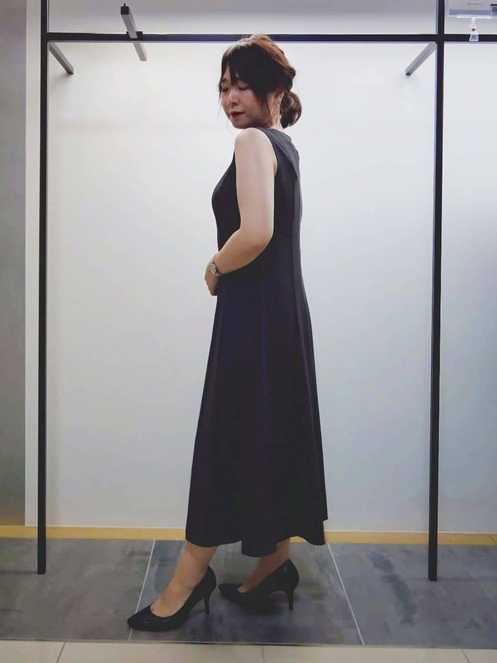 TOMOMIさんの「INDIVI｜【美シルエット】ノースリーブワンピース」を使ったコーディネート