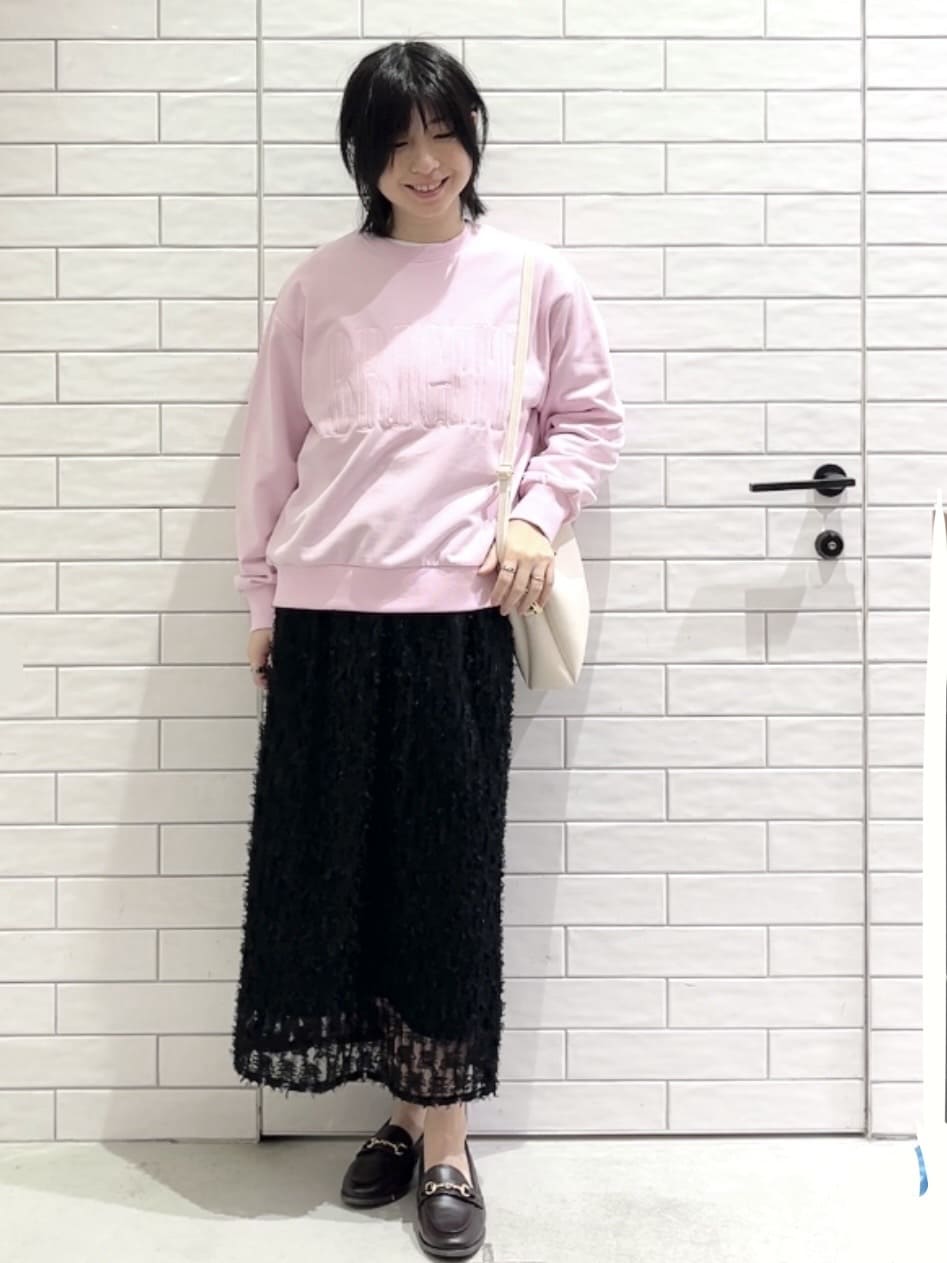 しおりさんの「OPAQUE.CLIP｜ロゴ刺繍裏毛トップス【洗濯機OK】」を使ったコーディネート