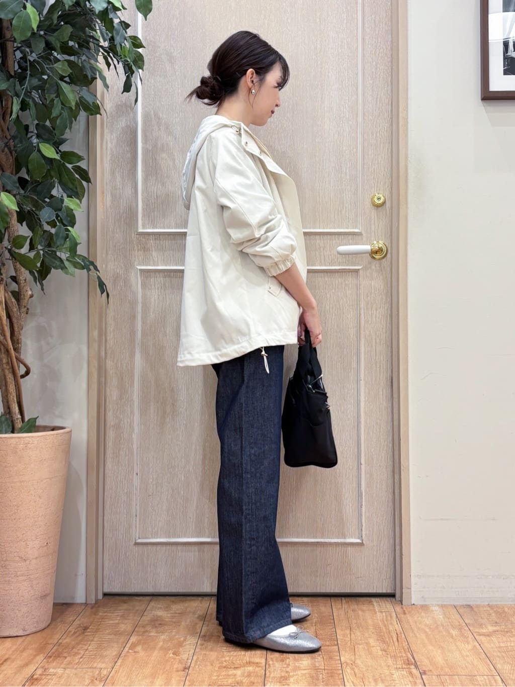 なみさんの「SHOO･LA･RUE｜【SHOO・LA・RUE DENIM/SS-LL】程よい厚みの ストレートデニムパンツ（10.5オン」を使ったコーディネート
