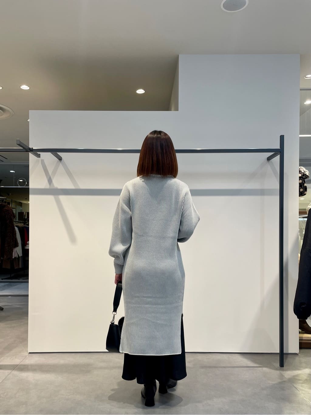 amiさんの「INDIVI｜スタンドネックニットワンピース」を使ったコーディネート