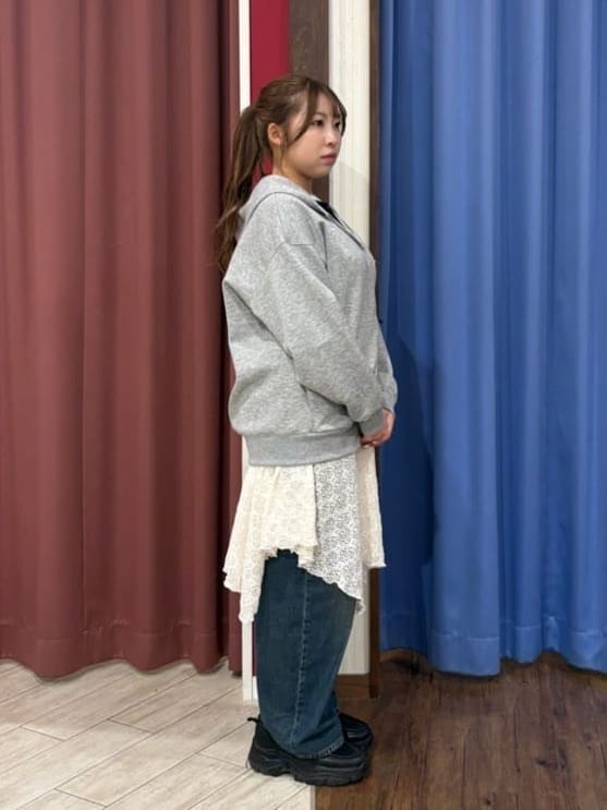 SAKUさんの「SHOO･LA･RUE｜【前後2WAYネック】レイヤードスタイルにおすすめ レースキャミチュニック」を使ったコーディネート