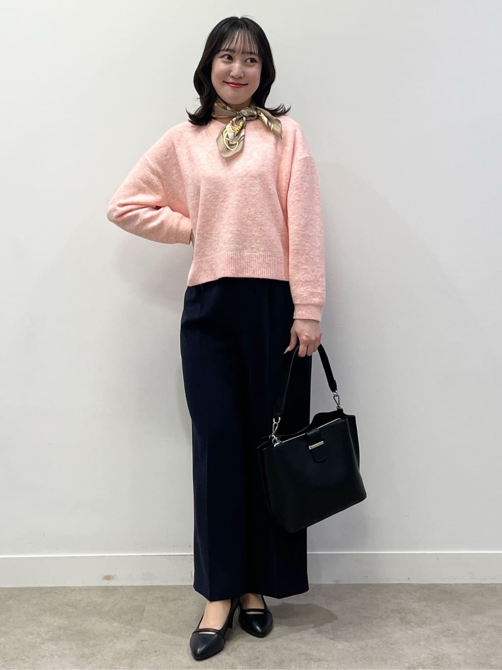 yukariさんの「Reflect｜【選べる5色／ゆったりシルエット】Vネックスパンコールニット」を使ったコーディネート